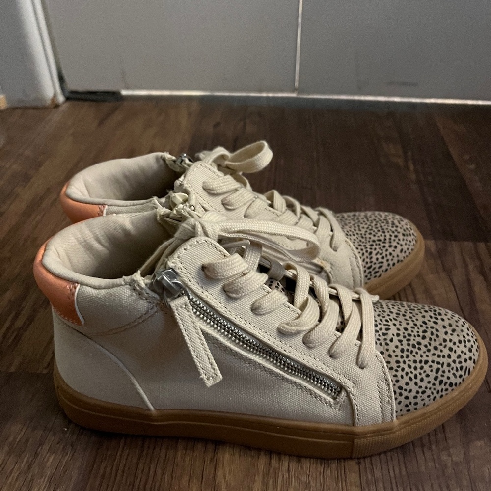 Casual shoes